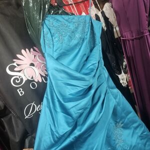 Formal teal floor length with bustle size 3 spaghetti straps- zip up